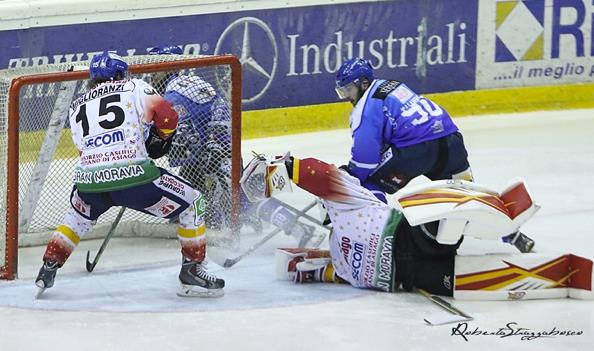 Asiago batte Cortina 5-3. Martedì all'Odegar gara 1 dei playoff contro il Valpellice