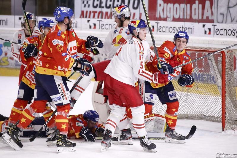 Lucio Topatigh nella Hall of Fame IIHF - La sua maglia all'asta per beneficenza
