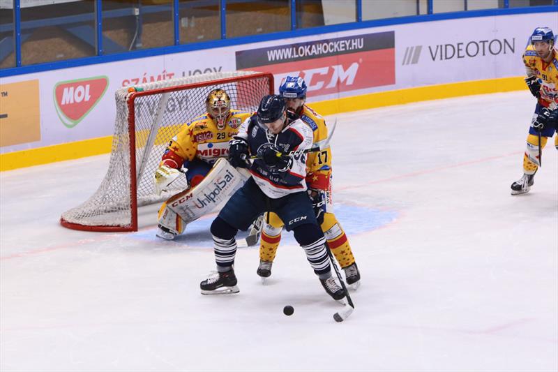 L'Asiago cede il passo al Fehervar. Domani si gioca contro il Grenoble.